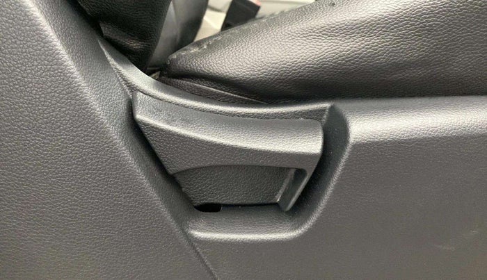 2021 Mahindra XUV300 W4 1.2 PETROL, Petrol, Manual, 26,387 km, Driver Side Adjustment Panel