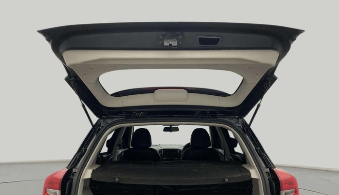 2021 Mahindra XUV300 W4 1.2 PETROL, Petrol, Manual, 26,387 km, Boot Door Open