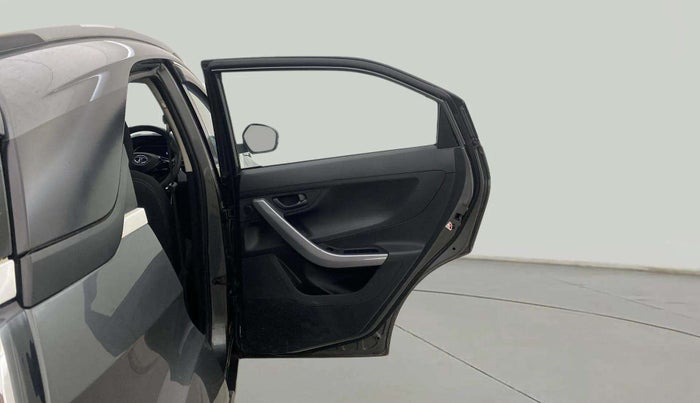 2022 Tata NEXON XMA SUNROOF DIESEL, Diesel, Automatic, 42,338 km, RHS Rear Door