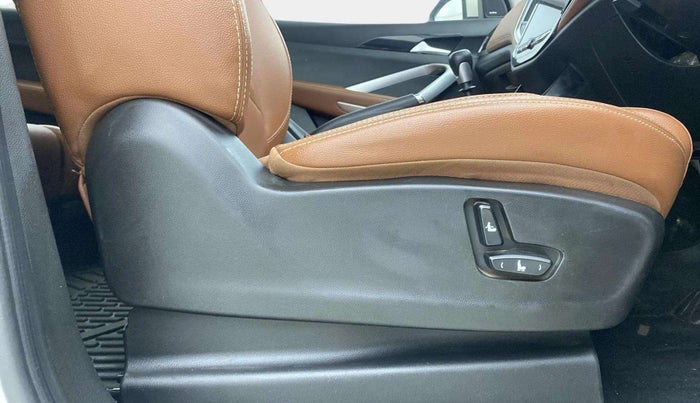 2022 MG HECTOR PLUS SELECT 2.0 DIESEL TURBO MT 7-STR, Diesel, Manual, 68,623 km, Driver Side Adjustment Panel