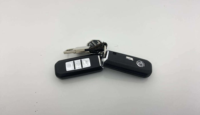 2022 MG HECTOR PLUS SELECT 2.0 DIESEL TURBO MT 7-STR, Diesel, Manual, 68,623 km, Key Close Up