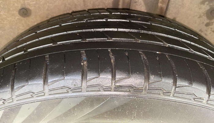 2022 MG HECTOR PLUS SELECT 2.0 DIESEL TURBO MT 7-STR, Diesel, Manual, 68,623 km, Left Rear Tyre Tread
