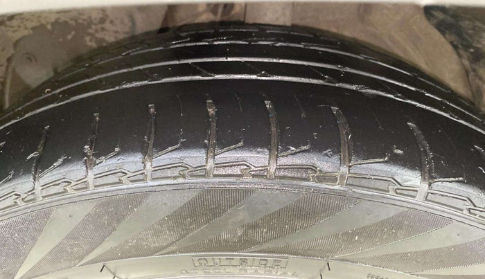 2022 MG HECTOR PLUS SELECT 2.0 DIESEL TURBO MT 7-STR, Diesel, Manual, 68,623 km, Left Front Tyre Tread