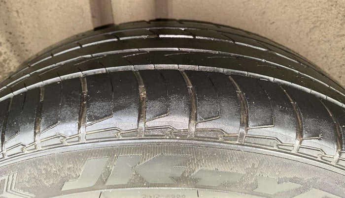 2022 MG HECTOR PLUS SELECT 2.0 DIESEL TURBO MT 7-STR, Diesel, Manual, 68,623 km, Right Rear Tyre Tread