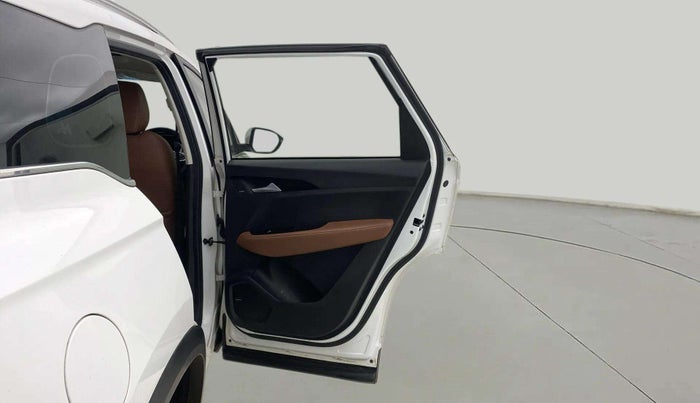 2022 MG HECTOR PLUS SELECT 2.0 DIESEL TURBO MT 7-STR, Diesel, Manual, 68,623 km, RHS Rear Door
