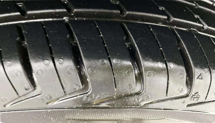 2017 Renault Kwid CLIMBER 1.0 AMT, Petrol, Automatic, 59,863 km, Left Rear Tyre Tread