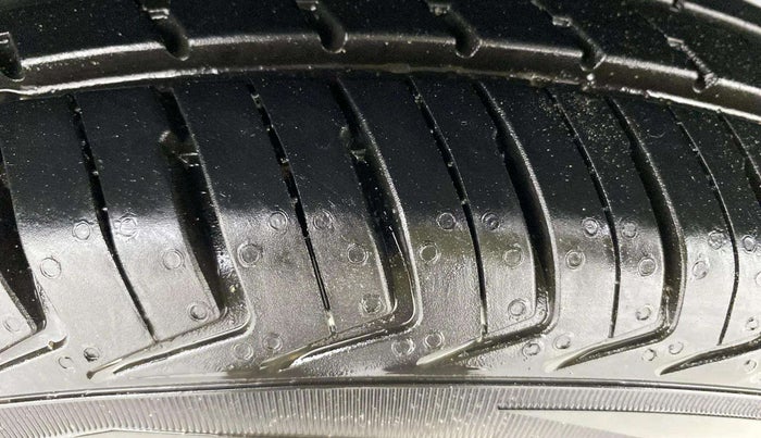 2017 Renault Kwid CLIMBER 1.0 AMT, Petrol, Automatic, 59,863 km, Right Rear Tyre Tread