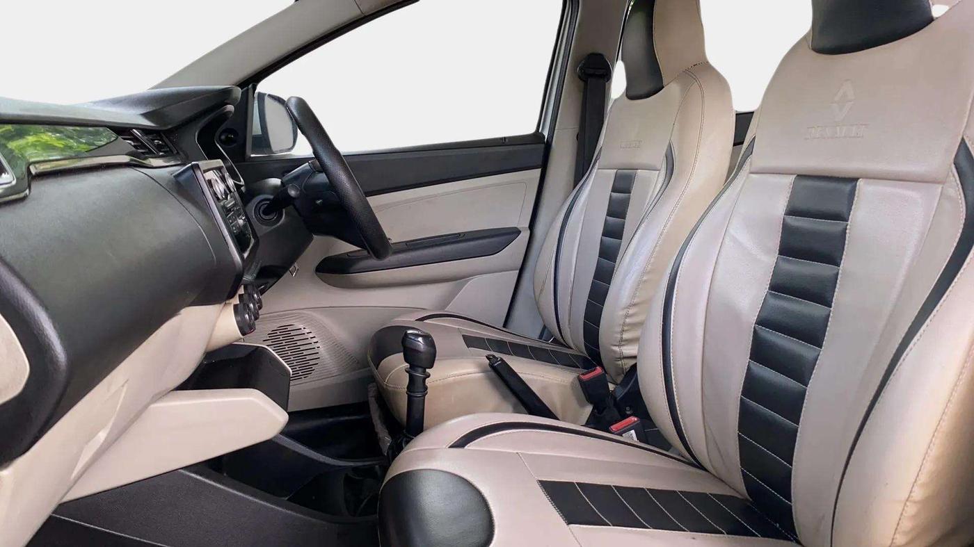 2019 Renault TRIBER RXL MT, Petrol, Manual, 83,217 km, Right Side Front Door Cabin