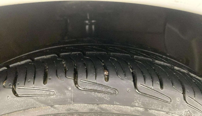 2018 Hyundai Grand i10 SPORTZ 1.2 KAPPA VTVT, Petrol, Manual, 53,203 km, Right Front Tyre Tread