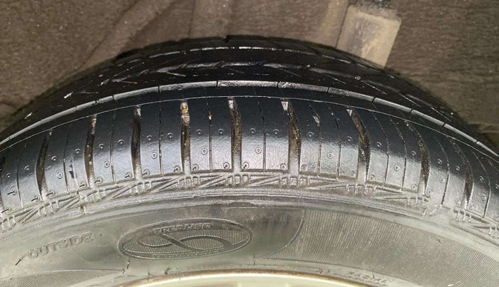 2014 Honda Brio VX AT, Petrol, Automatic, 32,064 km, Left Rear Tyre Tread