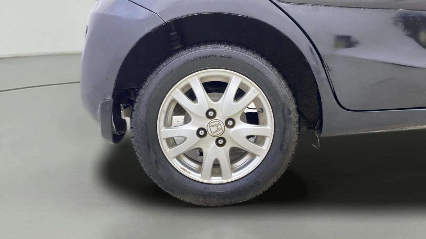 2014 Honda Brio VX AT, Petrol, Automatic, 32,064 km, Right Rear Wheel