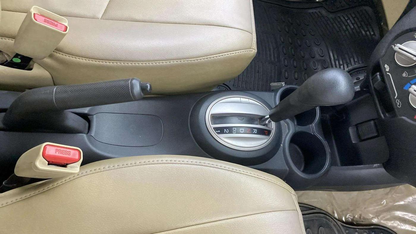 2014 Honda Brio VX AT, Petrol, Automatic, 32,064 km, Gear Lever
