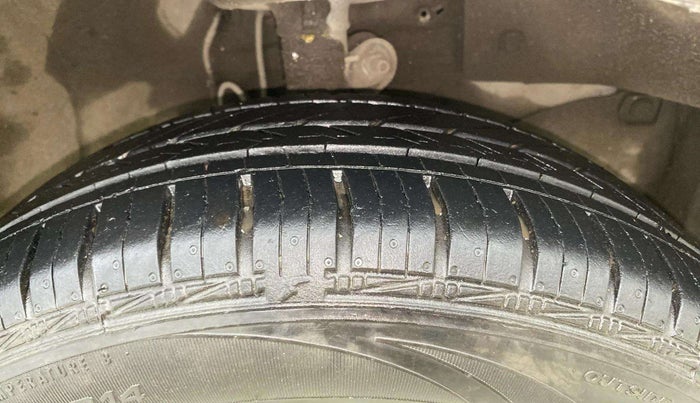 2014 Honda Brio VX AT, Petrol, Automatic, 32,064 km, Right Front Tyre Tread