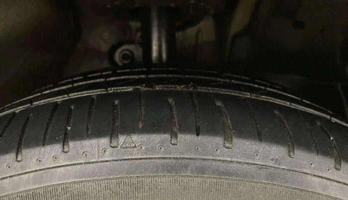 2019 Mahindra KUV 100 NXT K8 P 6 STR, Petrol, Manual, 13,446 km, Right Front Tyre Tread