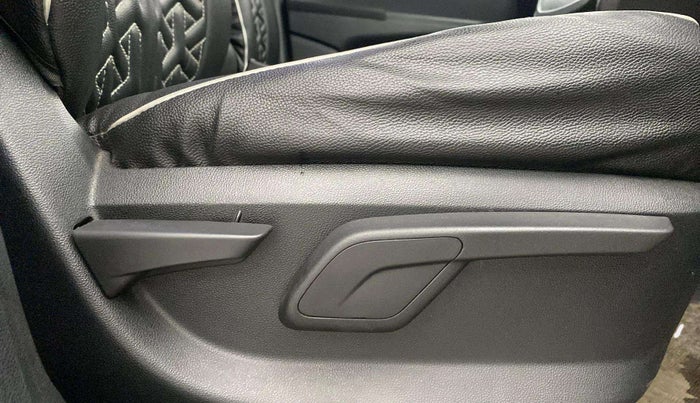 2019 Mahindra KUV 100 NXT K8 P 6 STR, Petrol, Manual, 13,446 km, Driver Side Adjustment Panel
