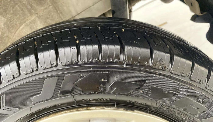2015 Maruti Wagon R 1.0 LXI, CNG, Manual, 98,795 km, Left Rear Tyre Tread