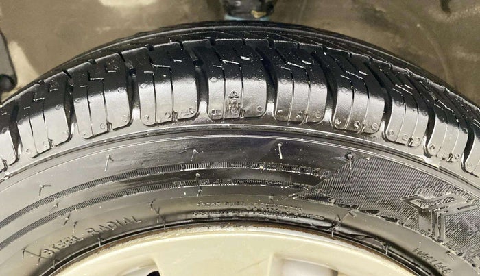 2015 Maruti Wagon R 1.0 LXI, CNG, Manual, 98,795 km, Left Front Tyre Tread