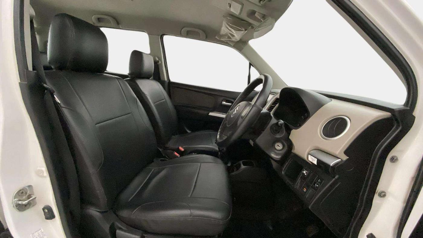2015 Maruti Wagon R 1.0 LXI, CNG, Manual, 98,795 km, Right Side Front Door Cabin