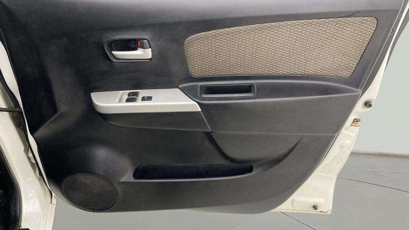 2015 Maruti Wagon R 1.0 LXI, CNG, Manual, 98,795 km, Driver Side Door Panels Control