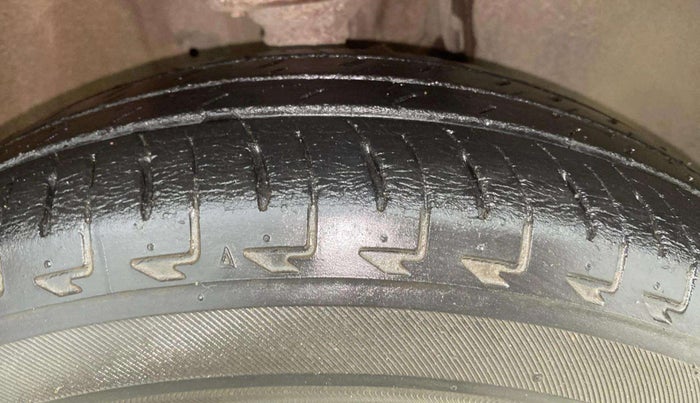 2017 Maruti IGNIS DELTA 1.2 AMT, Petrol, Automatic, 25,313 km, Right Front Tyre Tread