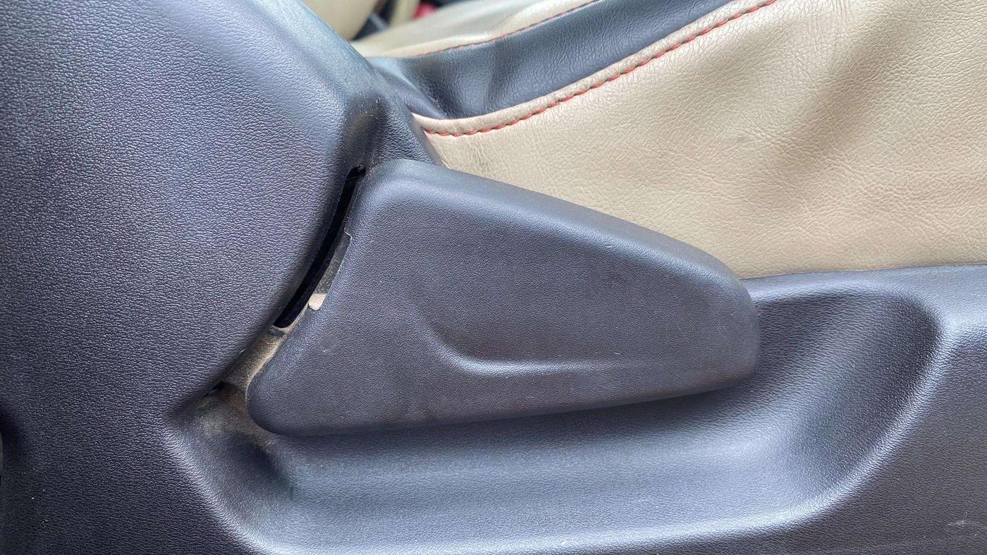 2019 Datsun Redi Go S 1.0 AMT, Petrol, Automatic, 30,508 km, Driver Side Adjustment Panel
