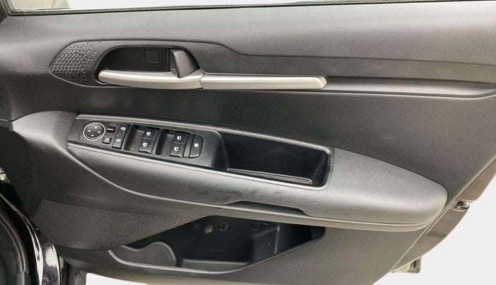 2022 KIA SONET HTK PLUS 1.2, Petrol, Manual, 18,077 km, Driver Side Door Panels Control