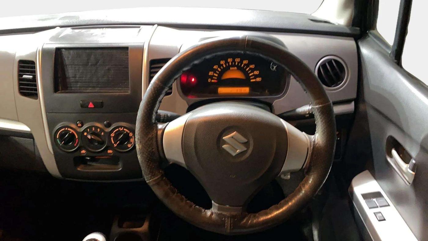 2012 Maruti Wagon R 1.0 LXI, Petrol, Manual, 37,980 km, Steering Wheel Close Up