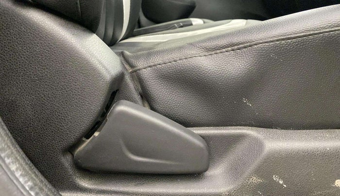 2017 Renault Kwid RXT 1.0 AMT (O), Petrol, Automatic, 33,941 km, Driver Side Adjustment Panel