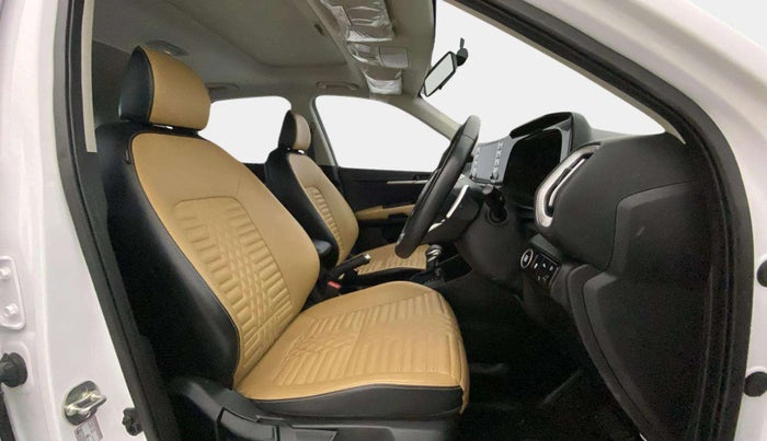 2024 KIA SONET HTX 1.5 AT, Diesel, Automatic, 37,702 km, Right Side Front Door Cabin