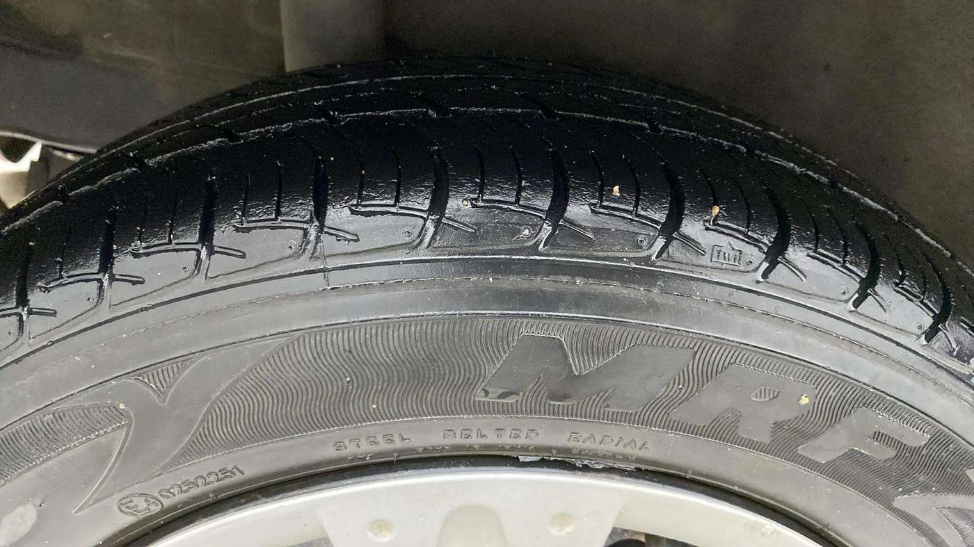 2015 Honda Brio S MT, Petrol, Manual, 54,489 km, Right Rear Tyre Tread