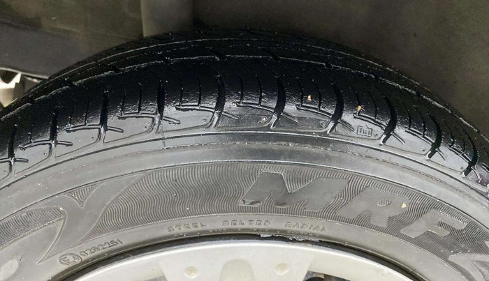 2015 Honda Brio S MT, Petrol, Manual, 54,489 km, Right Rear Tyre Tread