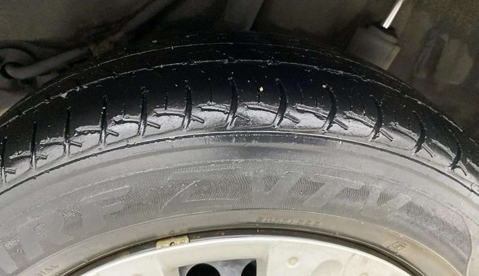 2015 Honda Brio S MT, Petrol, Manual, 54,489 km, Left Rear Tyre Tread