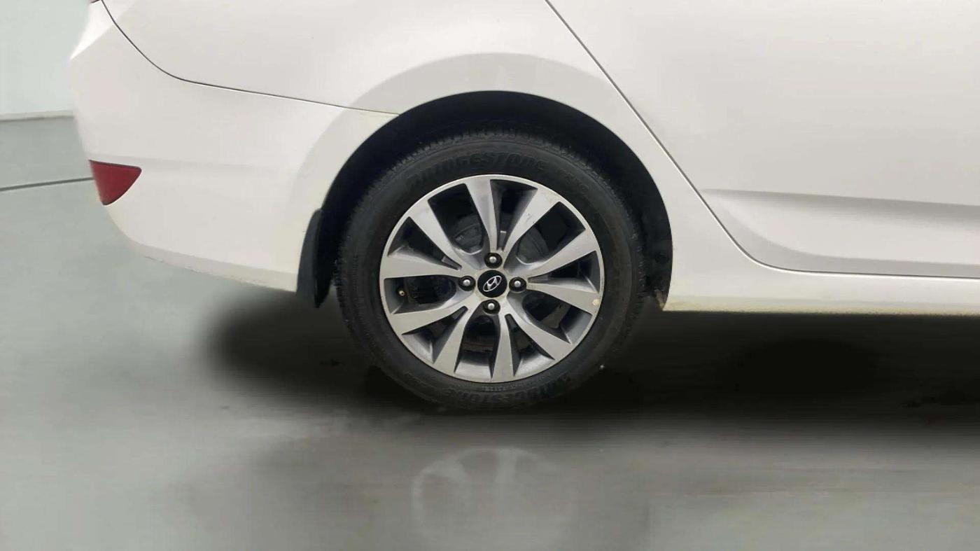 2016 Hyundai Verna FLUIDIC 4S 1.6 VTVT SX, Petrol, Manual, 35,707 km, Right Rear Wheel