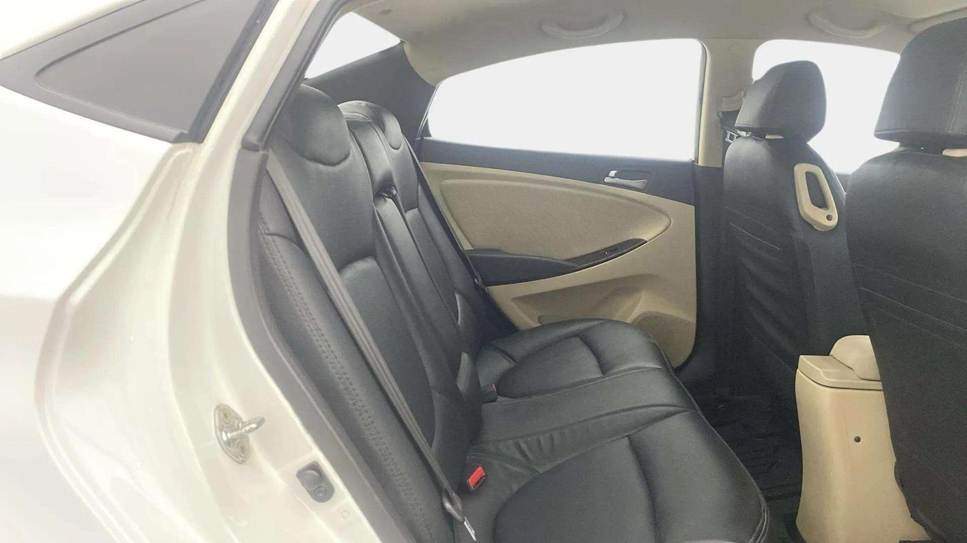 2016 Hyundai Verna FLUIDIC 4S 1.6 VTVT SX, Petrol, Manual, 35,707 km, Right Side Rear Door Cabin