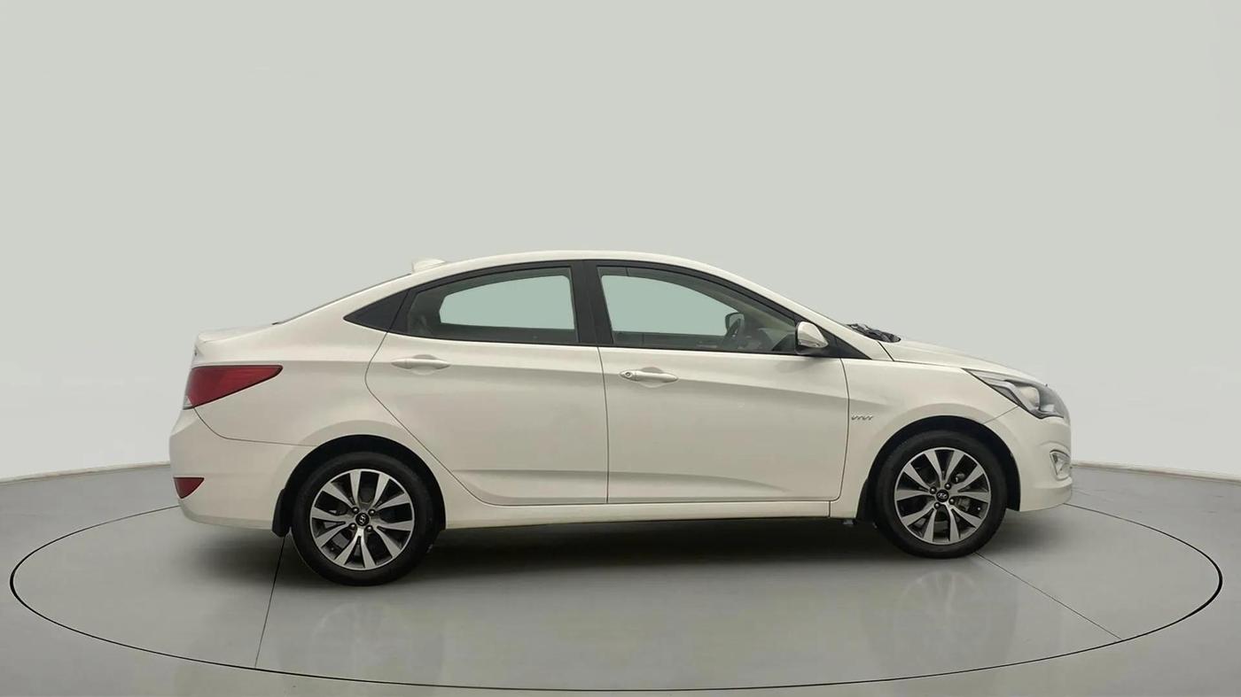2016 Hyundai Verna FLUIDIC 4S 1.6 VTVT SX, Petrol, Manual, 35,707 km, Right Side View