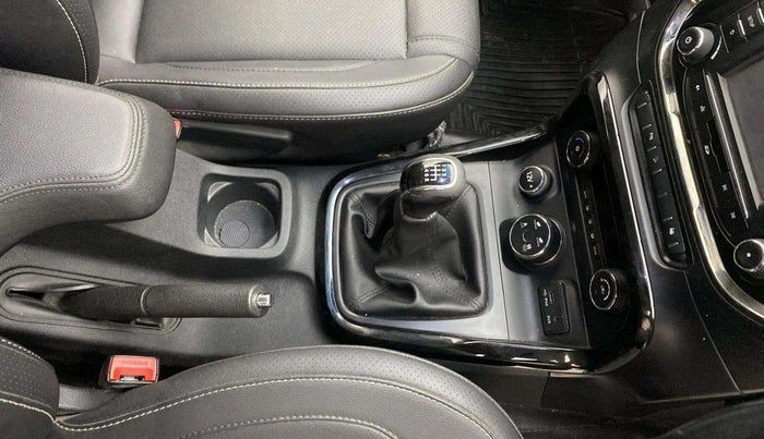 2017 Tata Hexa XT 4X2 7 STR, Diesel, Manual, 82,485 km, Gear Lever