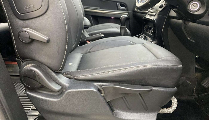 2017 Tata Hexa XT 4X2 7 STR, Diesel, Manual, 82,485 km, Driver Side Adjustment Panel