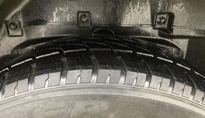 2017 Tata Hexa XT 4X2 7 STR, Diesel, Manual, 82,485 km, Left Rear Tyre Tread