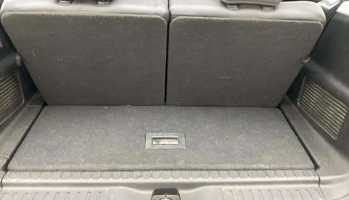 2017 Tata Hexa XT 4X2 7 STR, Diesel, Manual, 82,485 km, Boot Inside