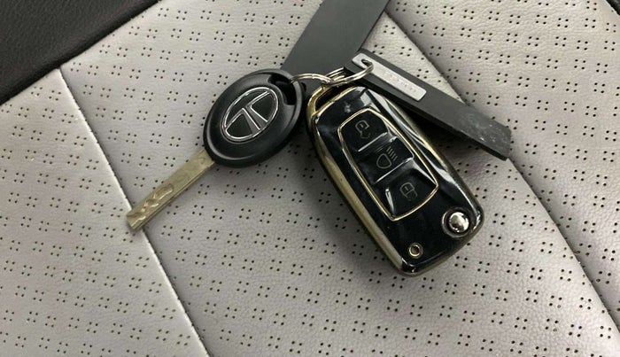 2021 Tata Tiago XT PETROL, Petrol, Manual, 29,906 km, Key Close Up