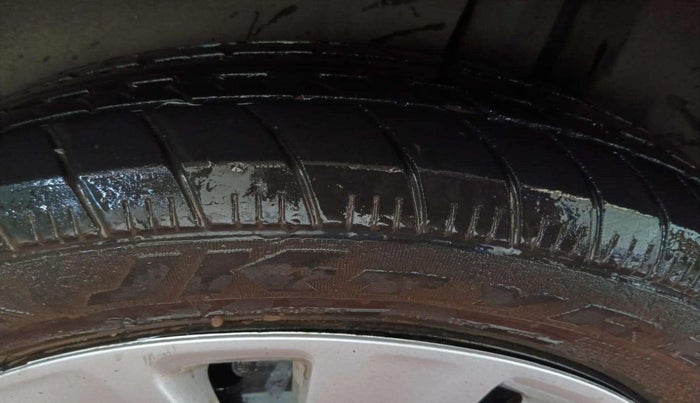 2016 Maruti Ertiga VDI SHVS, Diesel, Manual, 1,19,414 km, Left Rear Tyre Tread
