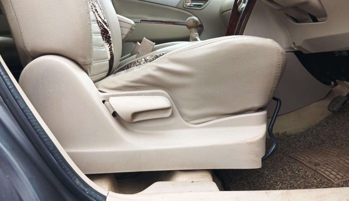 2016 Maruti Ertiga VDI SHVS, Diesel, Manual, 1,19,414 km, Driver Side Adjustment Panel