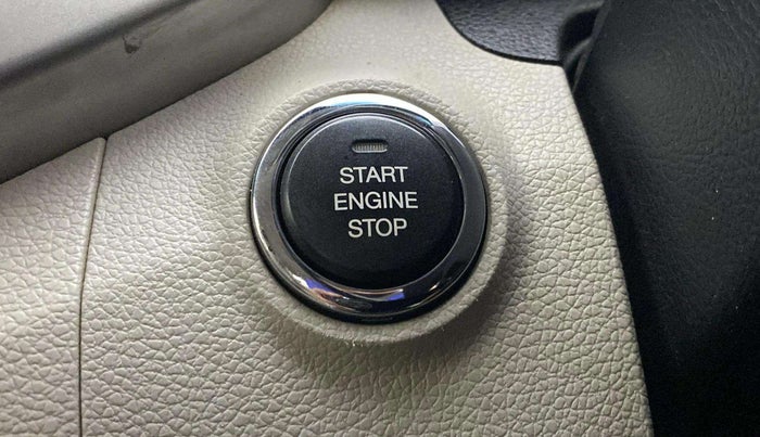 2020 Mahindra XUV300 W8 1.5 DIESEL, Diesel, Manual, 1,04,414 km, Keyless Start/ Stop Button