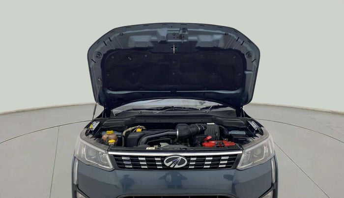 2020 Mahindra XUV300 W8 1.5 DIESEL, Diesel, Manual, 1,04,414 km, Open Bonet