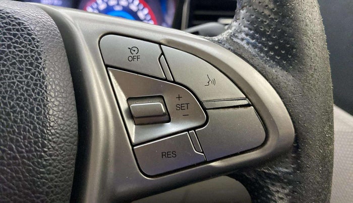 2020 Mahindra XUV300 W8 1.5 DIESEL, Diesel, Manual, 1,04,414 km, Adaptive Cruise Control