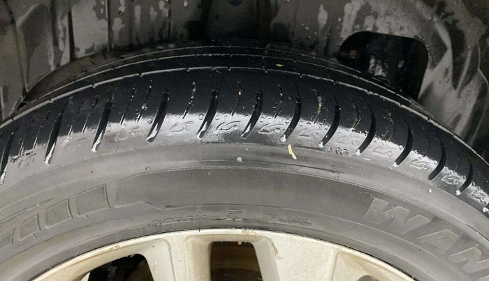 2020 Mahindra XUV300 W8 1.5 DIESEL, Diesel, Manual, 1,04,414 km, Right Rear Tyre Tread