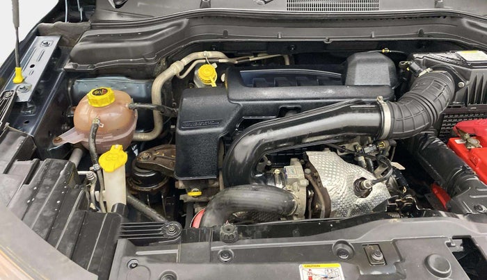 2020 Mahindra XUV300 W8 1.5 DIESEL, Diesel, Manual, 1,04,414 km, Engine View - Right