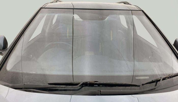 2020 Mahindra XUV300 W8 1.5 DIESEL, Diesel, Manual, 1,04,414 km, Front Windshield