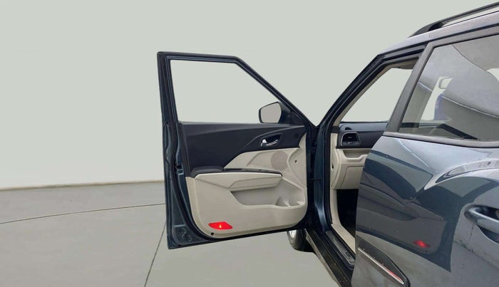2020 Mahindra XUV300 W8 1.5 DIESEL, Diesel, Manual, 1,04,414 km, LHS Front Door