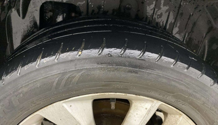 2020 Mahindra XUV300 W8 1.5 DIESEL, Diesel, Manual, 1,04,414 km, Left Rear Tyre Tread
